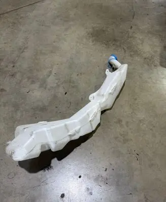 Honda CR-V Windshield washer fluid reservoir/tank