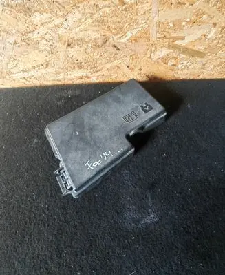 Ford Focus Fuse box cover AV6T14A076AB