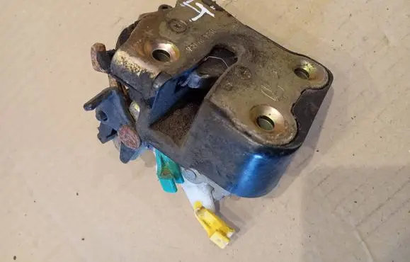 Chrysler PT Cruiser Rear door lock 