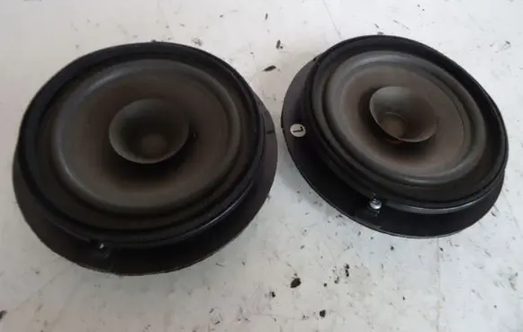 Suzuki Grand Vitara II High frequency speaker in the rear doors 