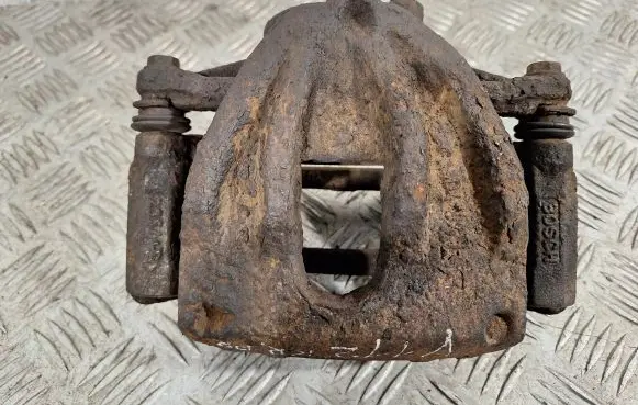 Toyota Corolla Verso AR10 Front brake caliper 4775005060