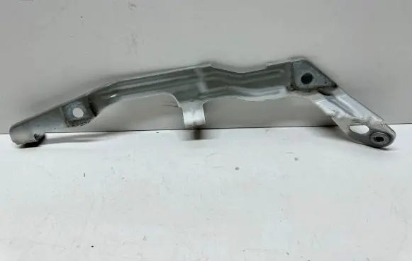 Audi A7 S7 4K8 Fender mounting bracket 4K8821167A