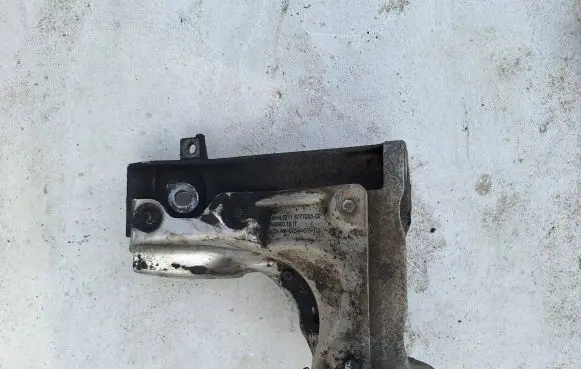 BMW X5 E70 Engine mounting bracket 22116777267 6777267 6777263