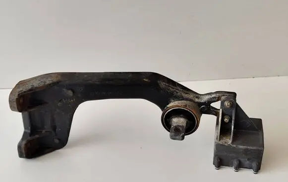 Mercedes-Benz Vito Viano W447 Rear differential/diff mount bracket A4473530095