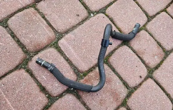 Opel Insignia B Engine coolant pipe/hose 39117597