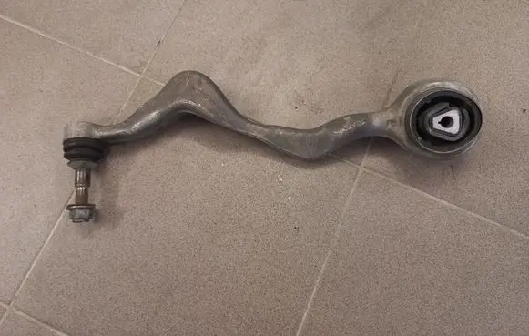 BMW 1 E82 E88 Front lower control arm/wishbone AW6082