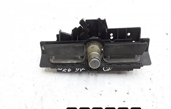 Audi A6 S6 C4 4A Tailgate/trunk/boot exterior handle DEFECT4B0827565F