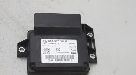 Volkswagen PASSAT B7 Hand brake control module 3AA907801G