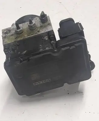 Volvo V70 ABS Pump P31423347 000404972E0 10092604193