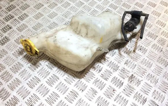Dodge Caliber Windshield washer fluid reservoir/tank 05303789AD