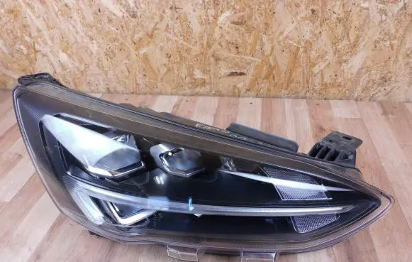 Ford Focus Headlight/headlamp JX7B13E014CE