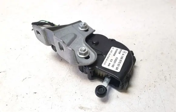 Mercedes-Benz GL X166 Vent window/glass motor A1666700104