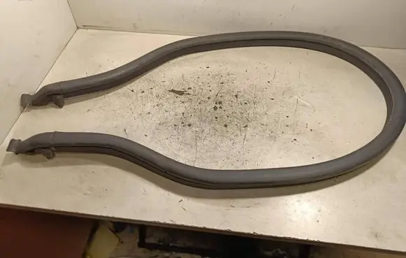 Jeep Grand Cherokee Engine compartment rubber 