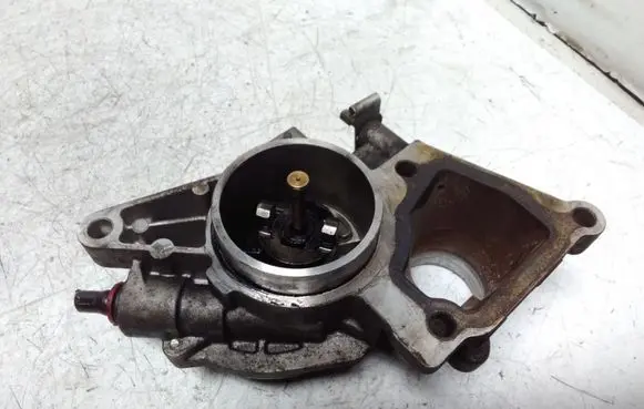 Ford Mondeo Mk III Vacuum pump 72245410C 04T3550776
