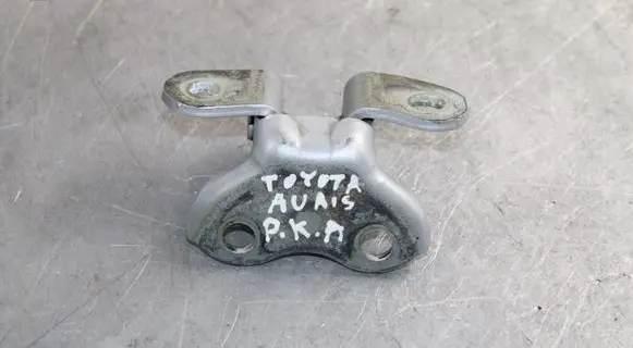 Toyota Auris E180 Front door lower hinge 
