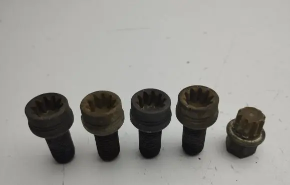 Seat Altea Anti-theft wheel nuts and lock 