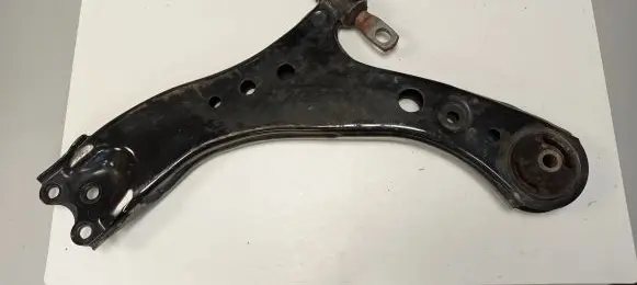 Toyota Sienna XL40 IV Front lower control arm/wishbone