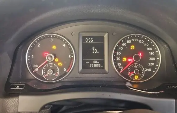 Speedometer (instrument cluster)