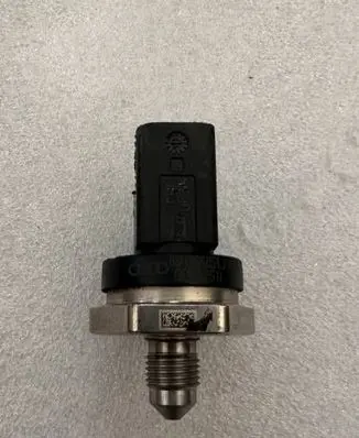 Audi TT TTS RS Mk3 8S Fuel pressure sensor 06H906051J