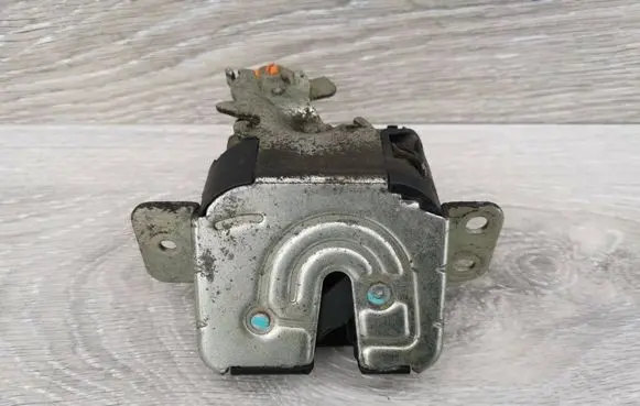 Mitsubishi Colt Tailgate/trunk/boot lock/catch/latch MR959190