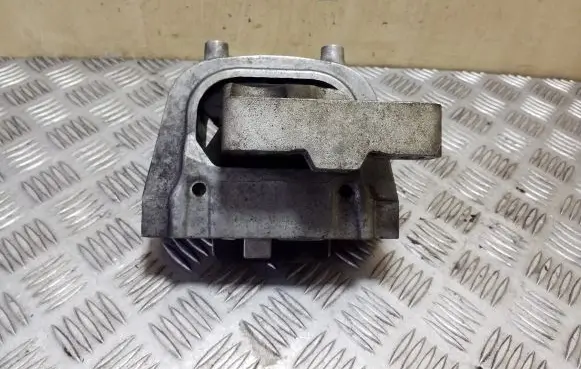 Skoda Superb B8 (3V) Engine mount bracket 3Q0199262J