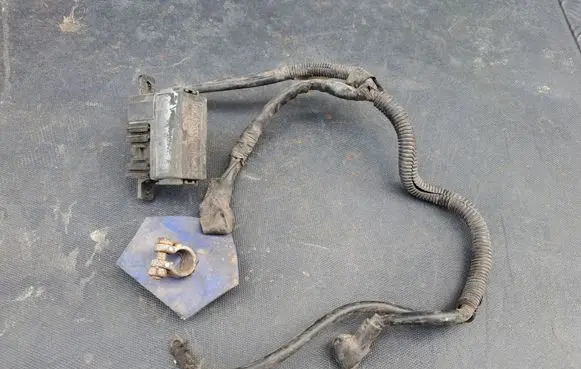 Suzuki Vitara (ET/TA) Positive cable (battery)