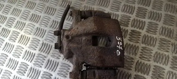 Toyota Auris 150 Front brake caliper