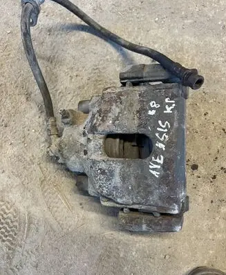 Toyota Avensis T220 Front brake caliper
