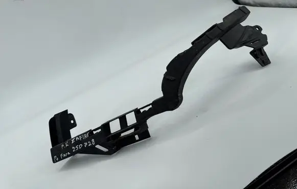 Opel Zafira C Headlight/headlamp mounting bracket 13300782