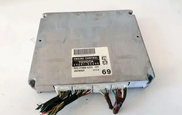 Toyota Avensis T250 Engine control unit/module 8966105690 89661-05690