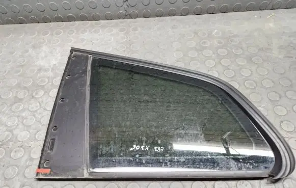 BMW X3 E83 Rear side window 3402291