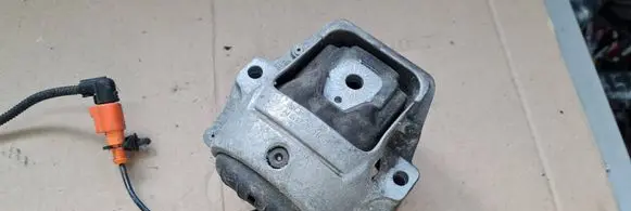 Audi A4 S4 B8 8K Engine mount bracket 8R0199381AE
