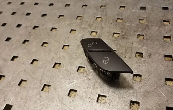 Mercedes-Benz ML W164 Central locking switch button A2518201010 03078060