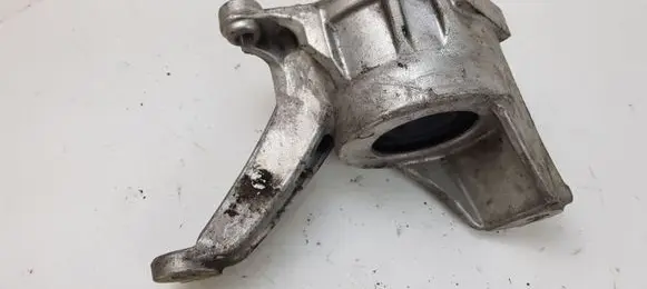 Honda Civic Engine mount bracket