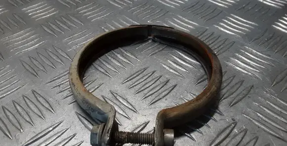 Volvo V40 Muffler pipe connector clamp 31686130