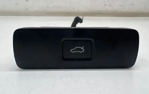 Polestar 2 Tailgate/boot open switch button P32350330