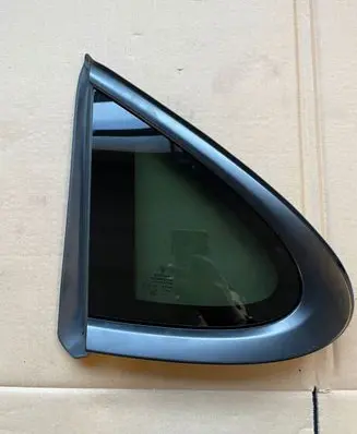Porsche Panamera (971) Rear side window