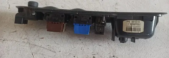 Renault Laguna I Electric window control switch 7701699599