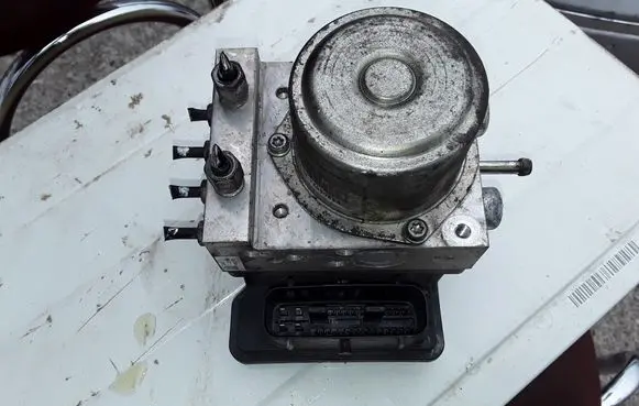 Nissan Note (E11) ABS Pump A98000E81