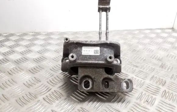 Volkswagen PASSAT B8 Engine mount bracket 3Q0199262J
