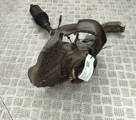 BMW X5 F15 Front wheel hub 6869869 7622913