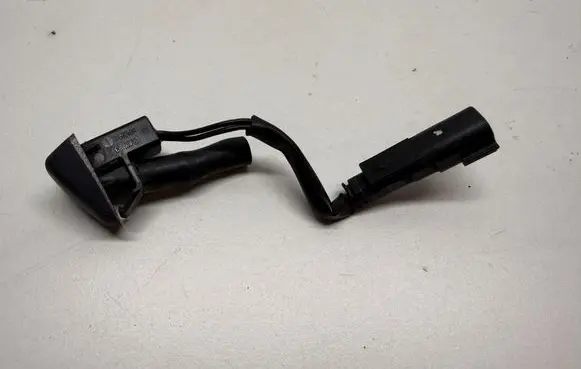 Volvo XC60 Windshield washer spray nozzle 30796027