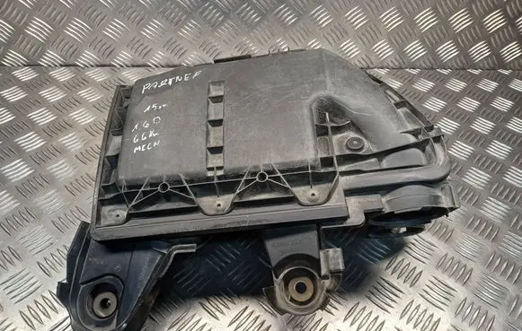 Peugeot Partner Air filter box 9673061080
