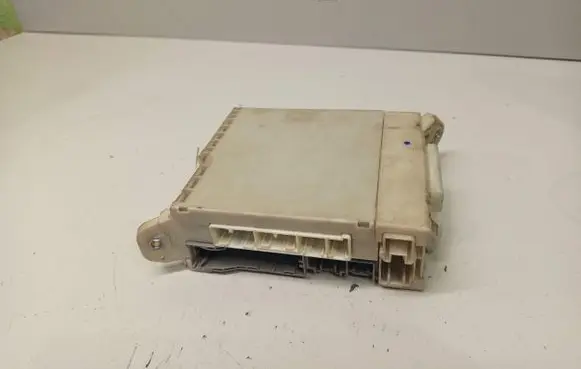 Lexus GS 300 350 430 450H Fuse module 8273030272 703020016