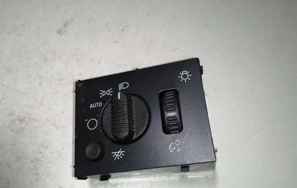 Chevrolet Silverado Light switch 15194803A