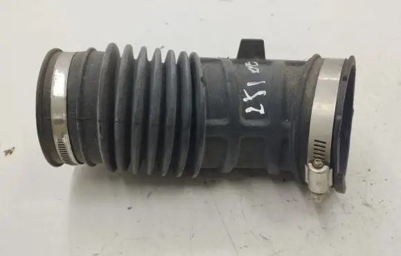 Chrysler 300 - 300C Air intake hose/pipe 0210490A