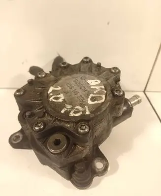 Volkswagen Golf V Vacuum pump 03G145209D