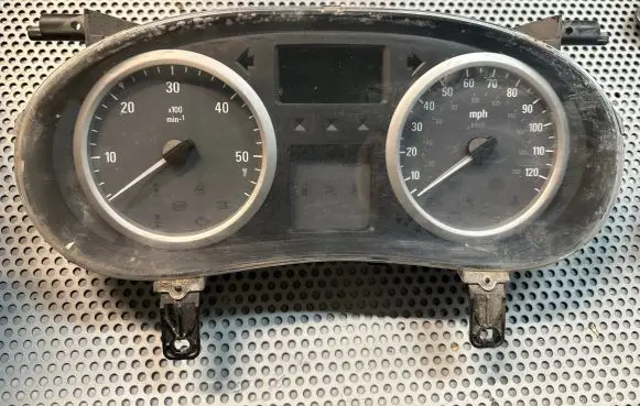 Renault Trafic II (X83) Speedometer (instrument cluster) P8201297597