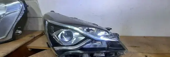 Toyota RAV 4 (XA40) Headlight/headlamp