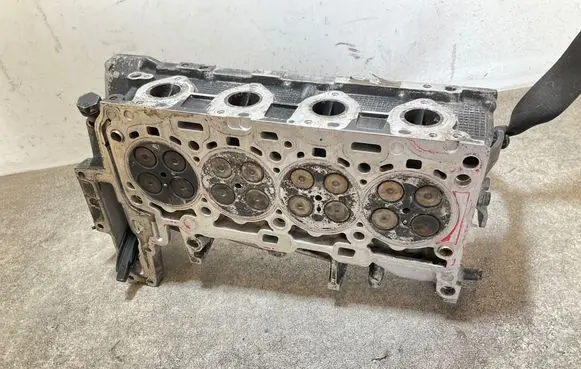 BMW 3 F30 F35 F31 Engine head 7040500 83000522